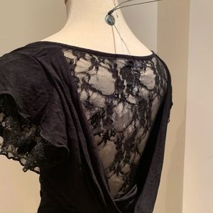 Stylish backless tee with lace